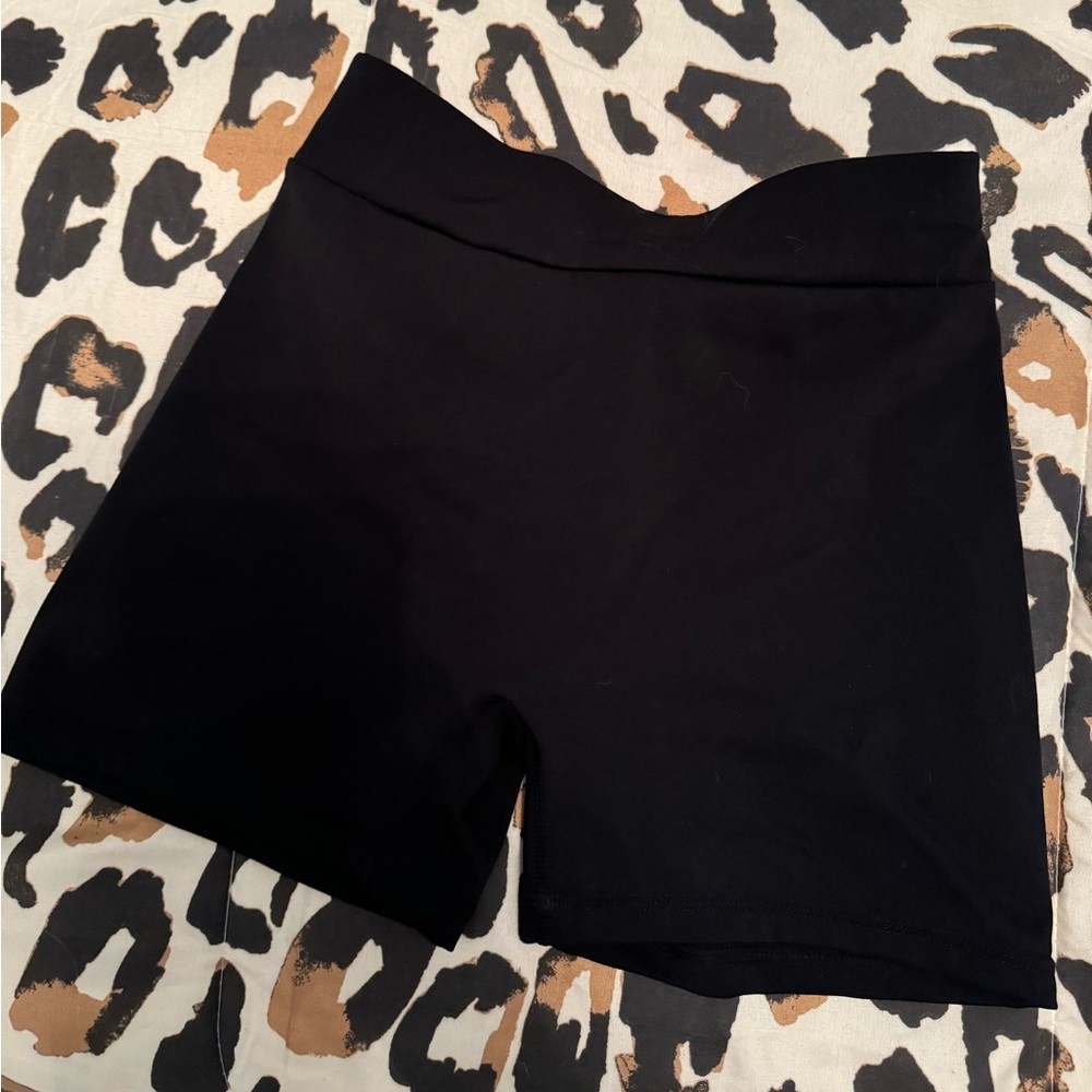 Workout shorts with scrunch - Picture 6 of 6